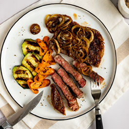Grilled rib eye with caramel onions and veggies