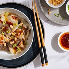 Dumplings with sweet & spicy chilli-oil sauce