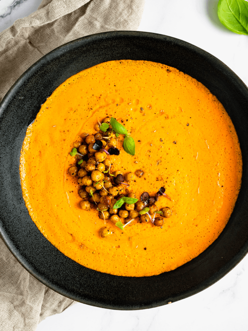 Bell pepper cream soup with roasted chickpeas